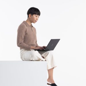 Microsoft Surface Laptop 4 Intel® Core™ i7 i7-1185G7 34,3 cm (13.5") Touchscreen 16 GB LPDDR4x-SDRAM 256 GB SSD Wi-Fi 6 (802.11ax) Windows 10 Pro Zwart (0889842760668)