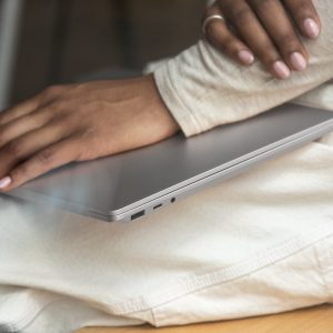 Microsoft Surface Laptop 3 Intel® Core™ i5 i5-1035G7 34,3 cm (13.5") Touchscreen 8 GB LPDDR4x-SDRAM 256 GB SSD Wi-Fi 6 (802.11ax) Windows 10 Home Platina (0889842485868)